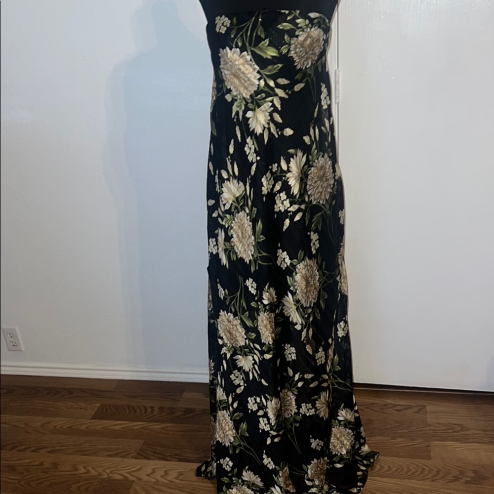 BCBGMAXAZRIA black flowery strapless dress. Sz large. NWT